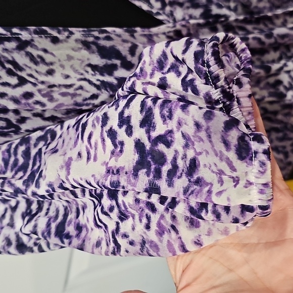 Jennifer Lopez Animal Print Flowy Top EUC Size Large - Picture 3 of 9